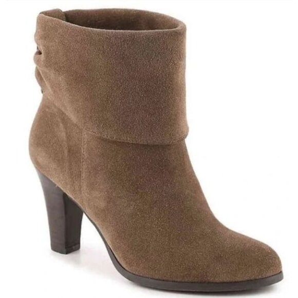 BCBGeneration Cesinaz Brown Suede Fold Over Heeled Booties/Sz. 8B - Picture 1 of 9